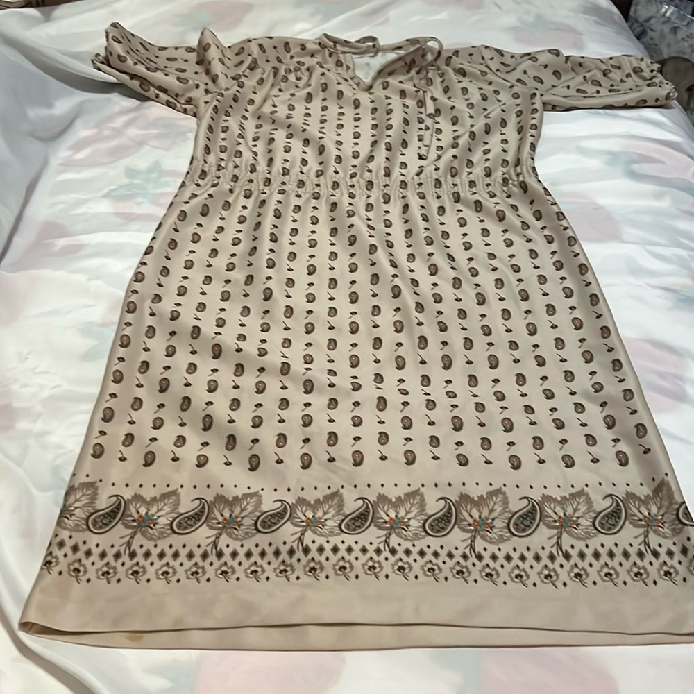 Cool vintage dress, not tags see pics for measurements and blemishes